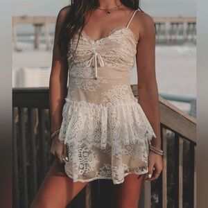 NWOT Gorgeous White Lace mini dress.